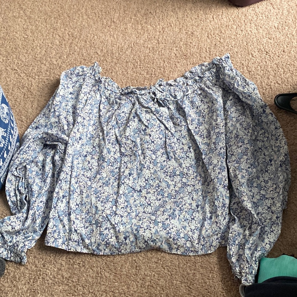 Off the shoulder Long Sleeve!